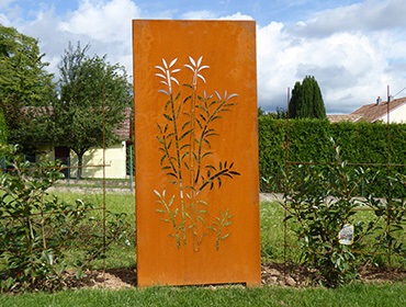 brise-vue jardin avec des panneaux en acier corten